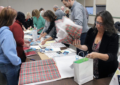 20181212-RotaryBookBagStuffing-015